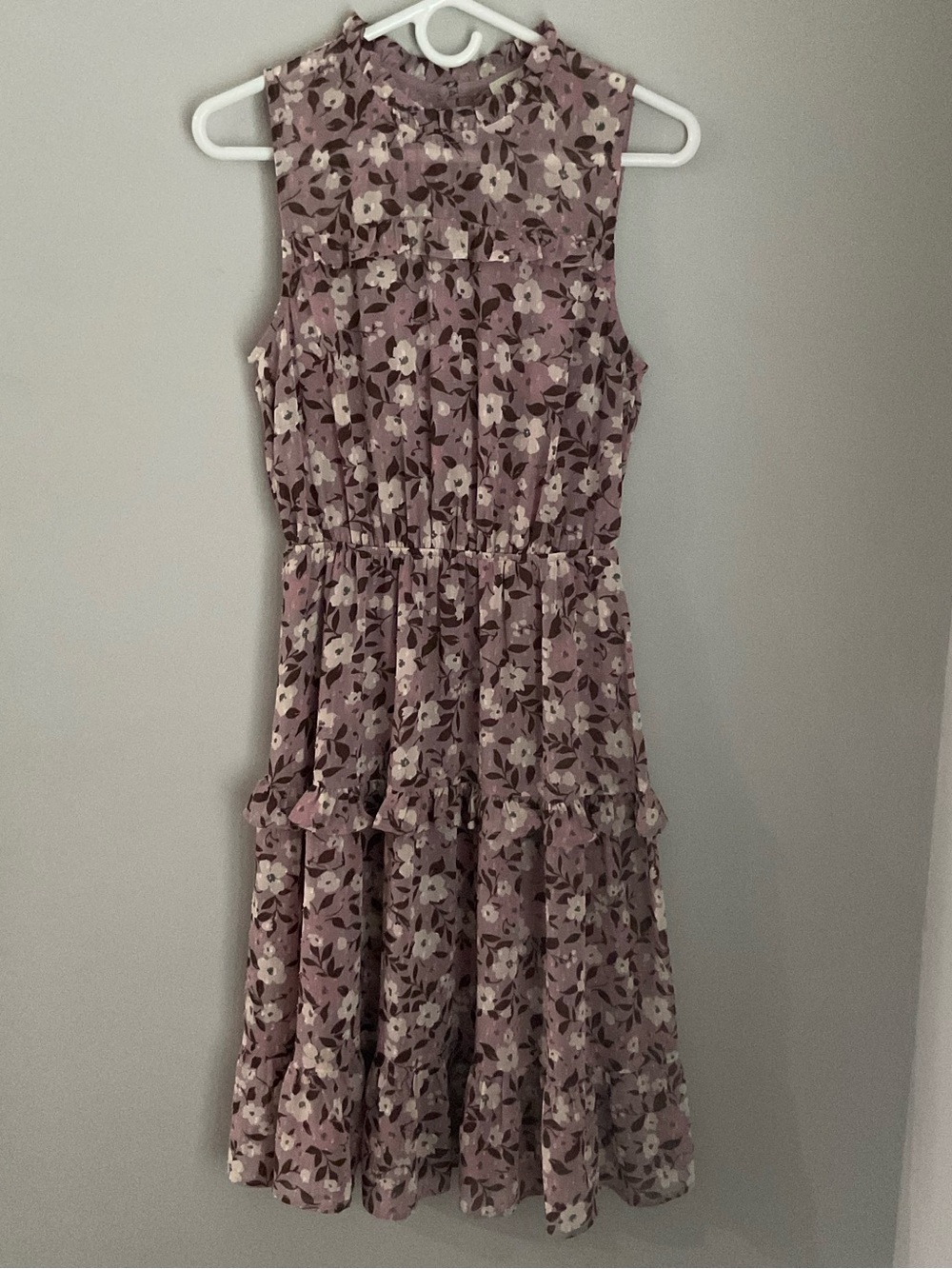 Monteau Los Angeles sleevess Floral Tiered Midi Dress in Mauve.